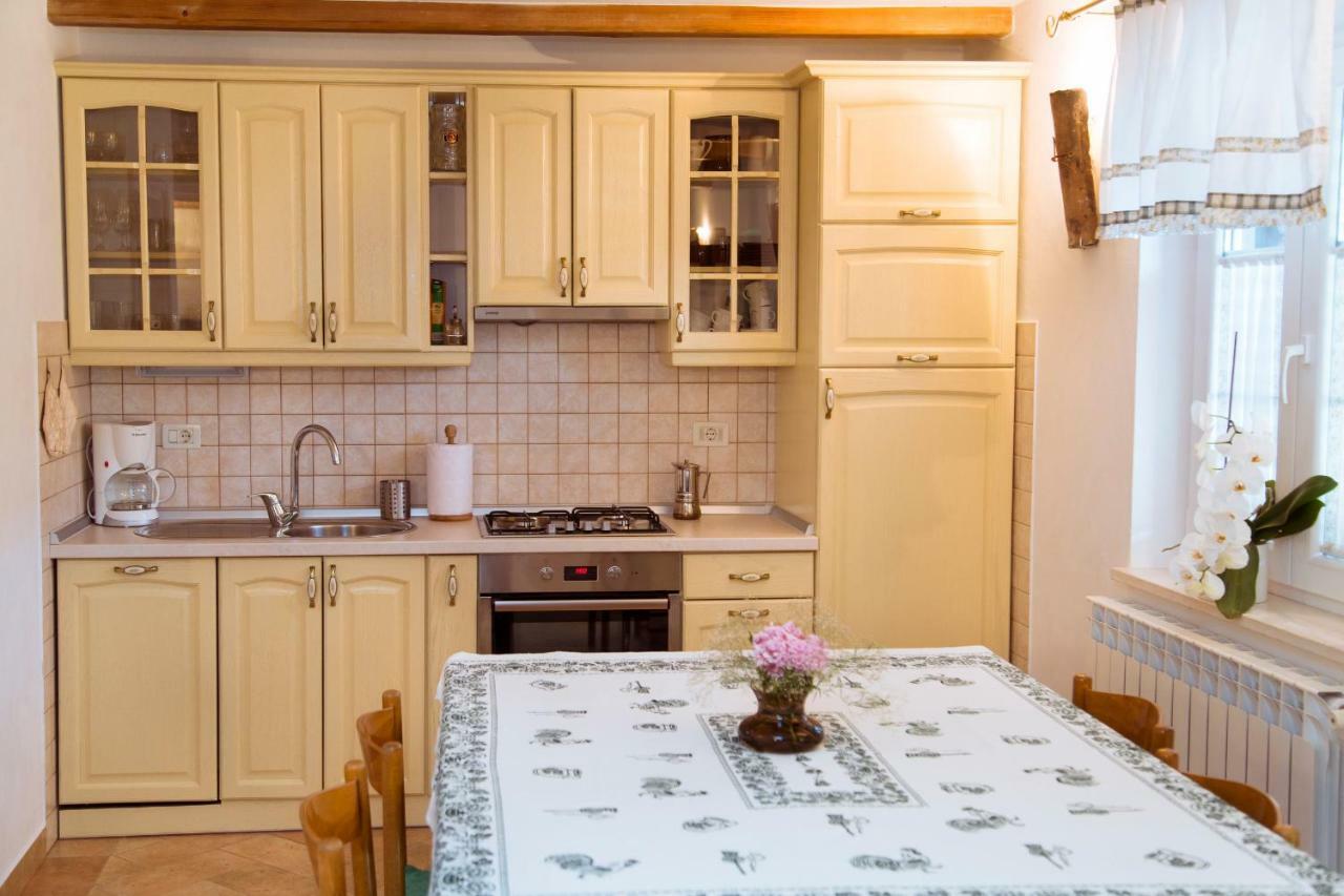 Apartments Tinka Brseč Eksteriør bilde