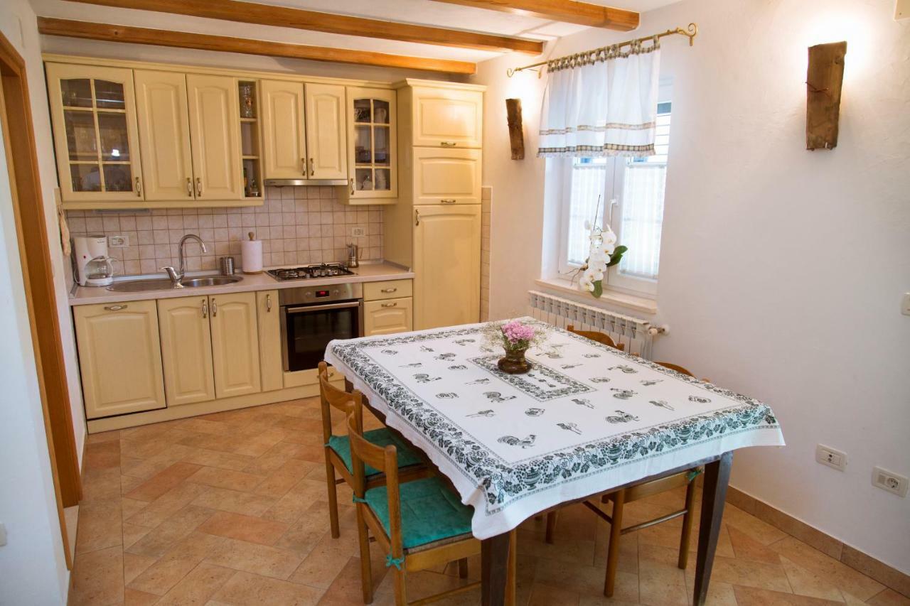 Apartments Tinka Brseč Eksteriør bilde