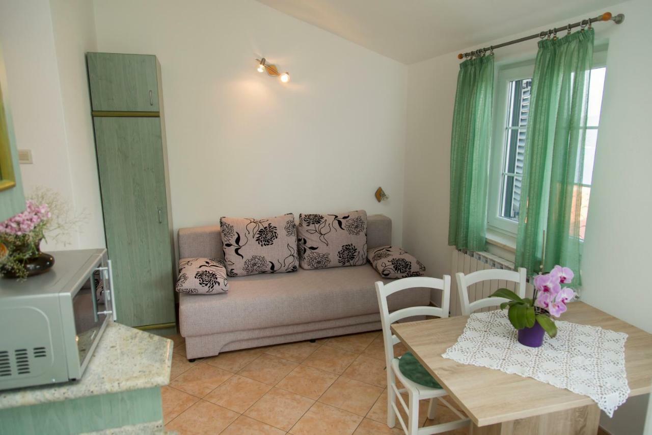 Apartments Tinka Brseč Eksteriør bilde