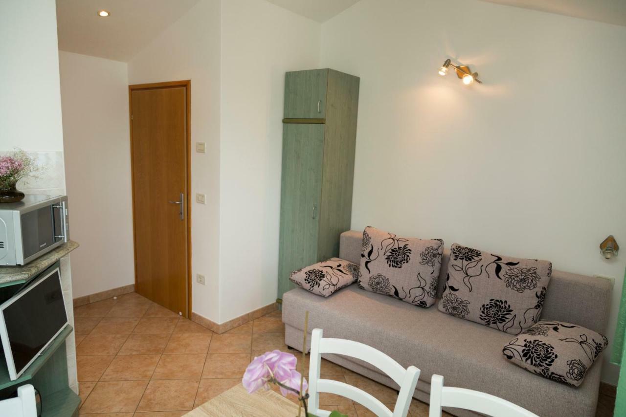 Apartments Tinka Brseč Eksteriør bilde