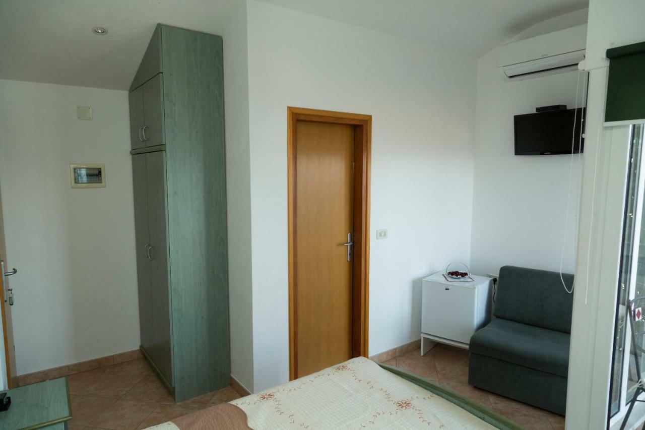 Apartments Tinka Brseč Eksteriør bilde