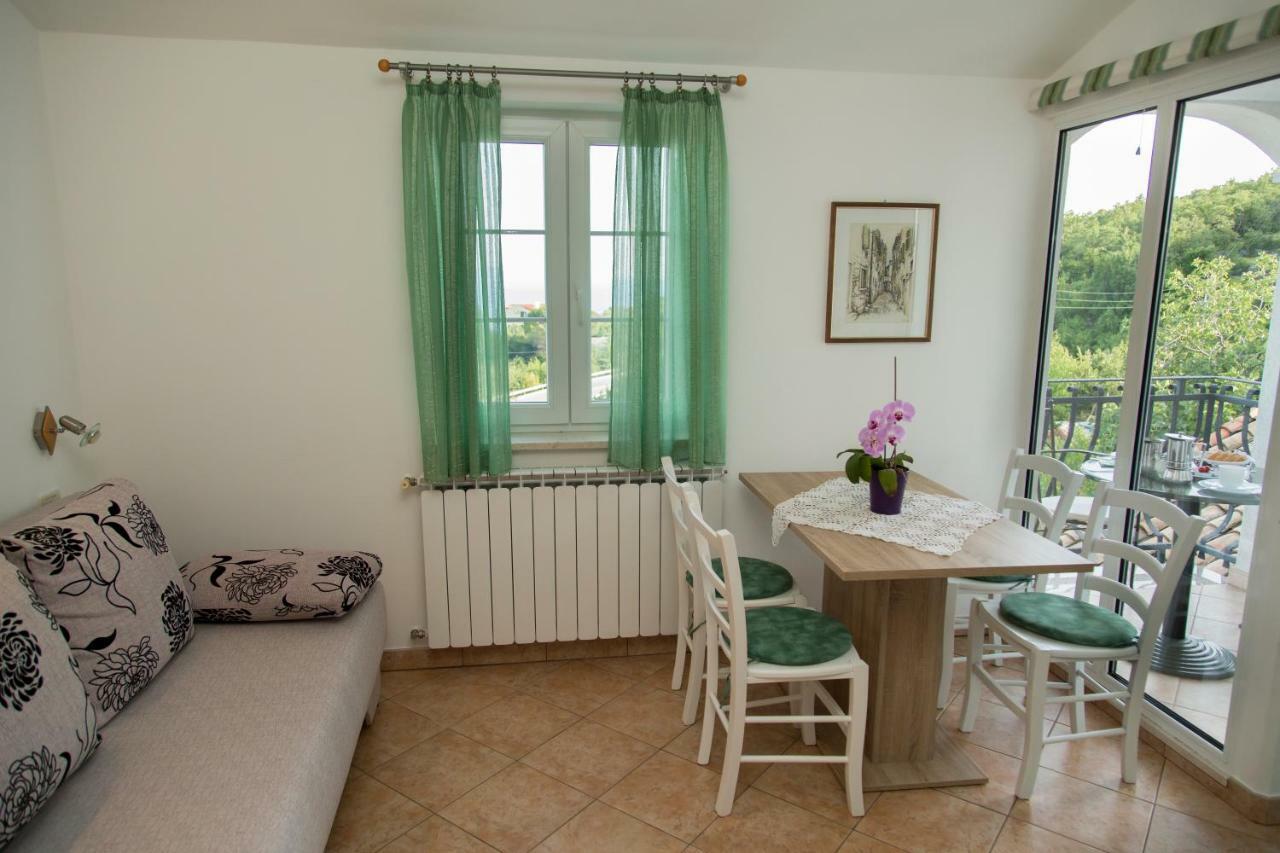 Apartments Tinka Brseč Eksteriør bilde